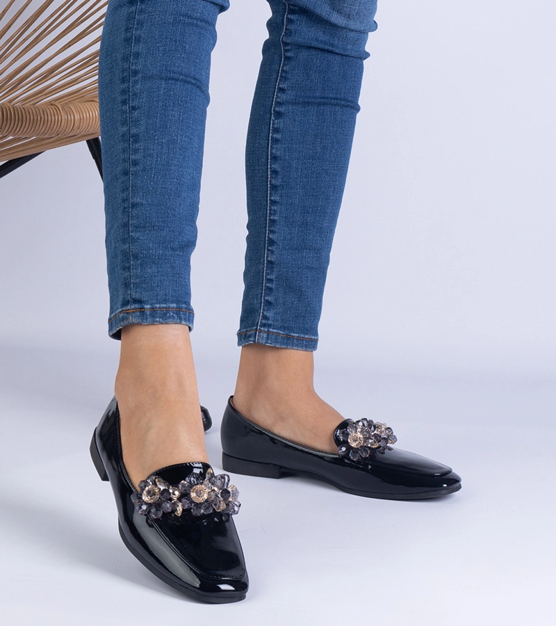Fekete lakkozott mokaszinok kristályokkal Balonia