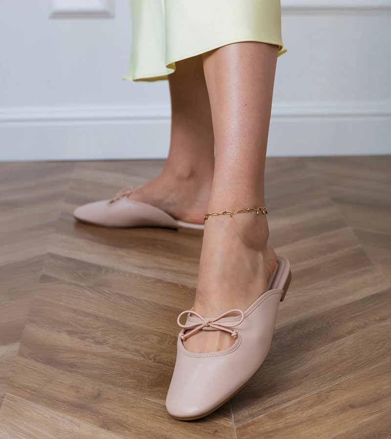 Matila bézs zárt papucs lapos talppal