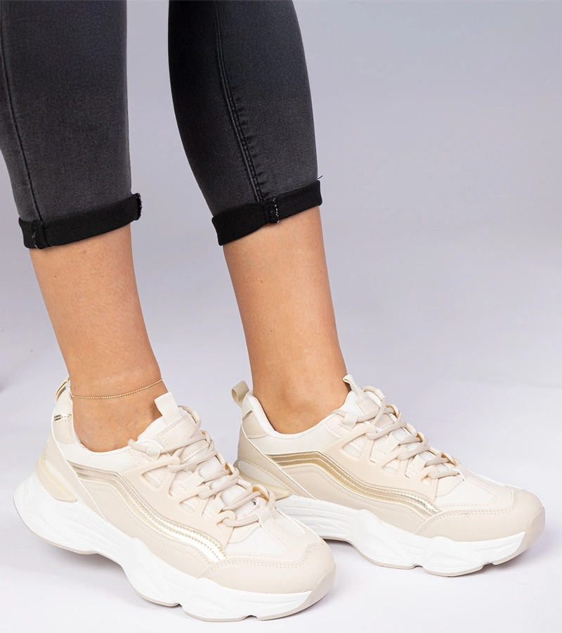 Bézs női tornacipő arany kiegészítéssel Kella