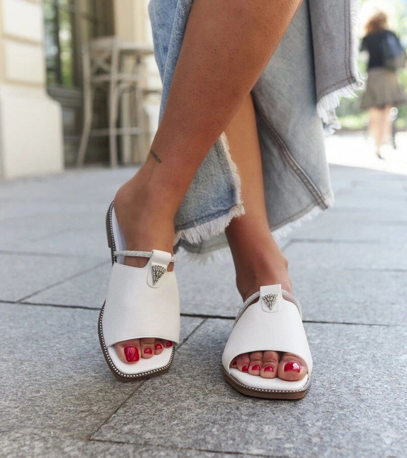 Antari bőrbetétes papucsok