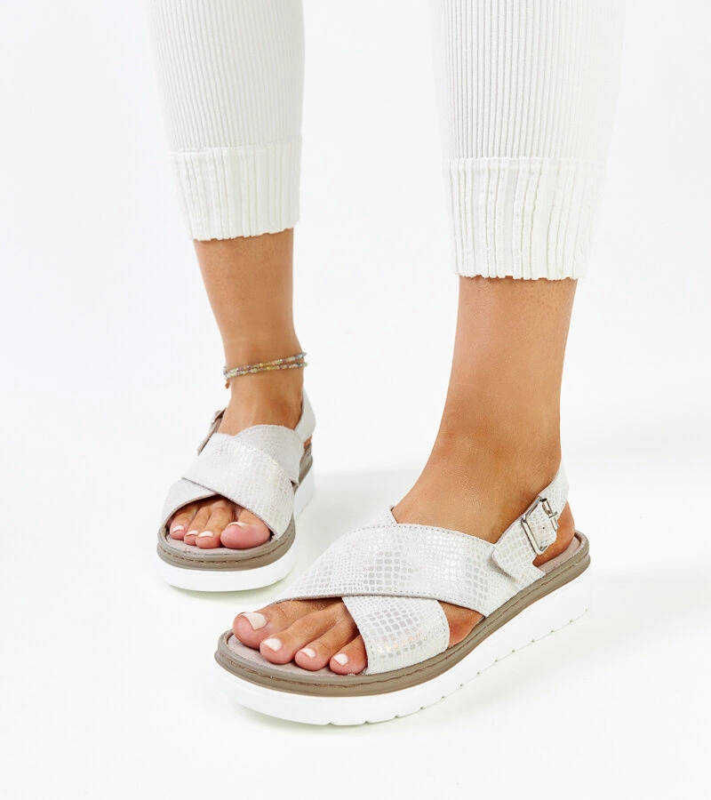 Ithar platformos ezüst bőr szandál