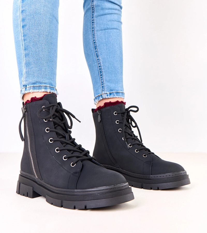 Fekete női túrabakancs matt ekobőrből Jakoma