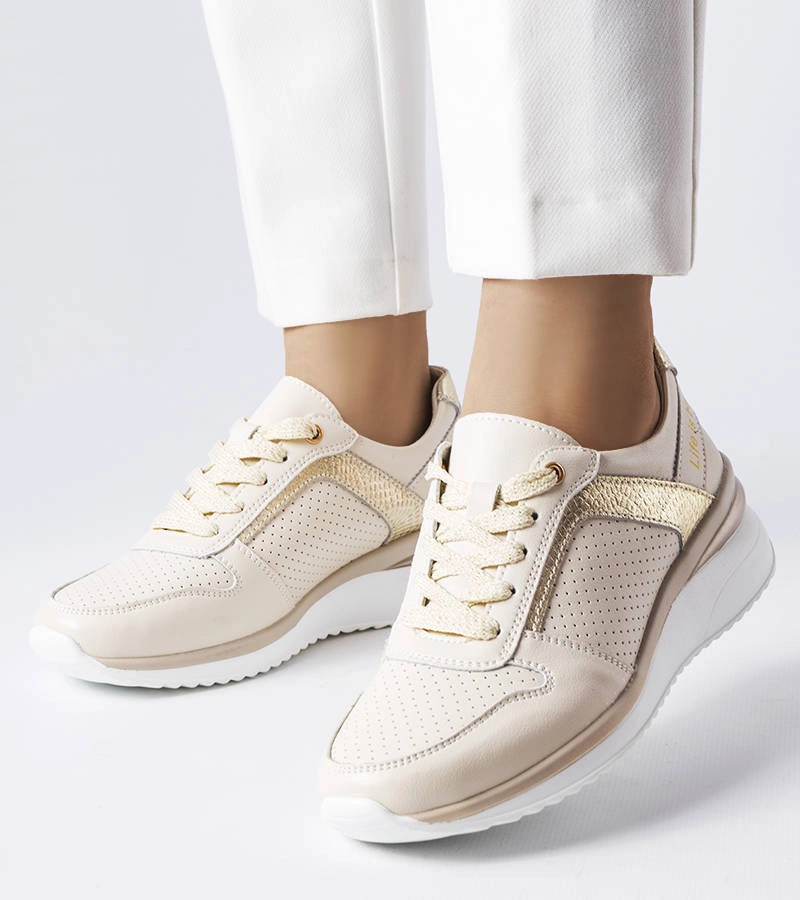 Trás bézs csipkés bőrcipők