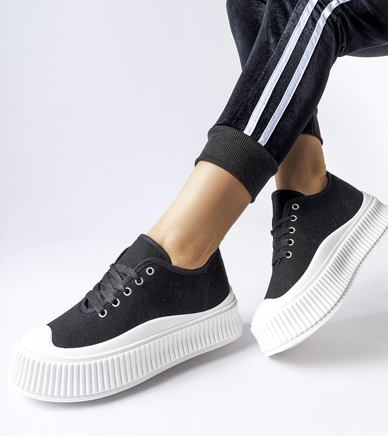 Fekete vastag fehér platformos Rina tornacipők