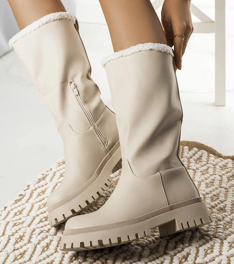 Melegített bézs csizma Kangas