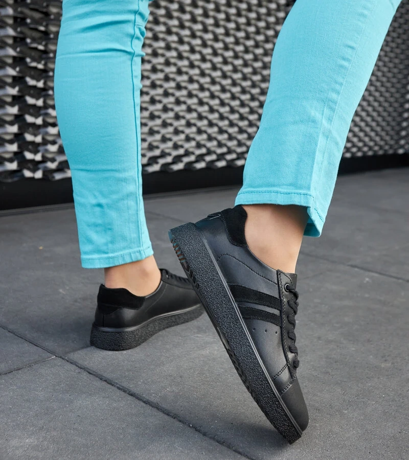 Fekete bőr kötött tornacipő Camilla