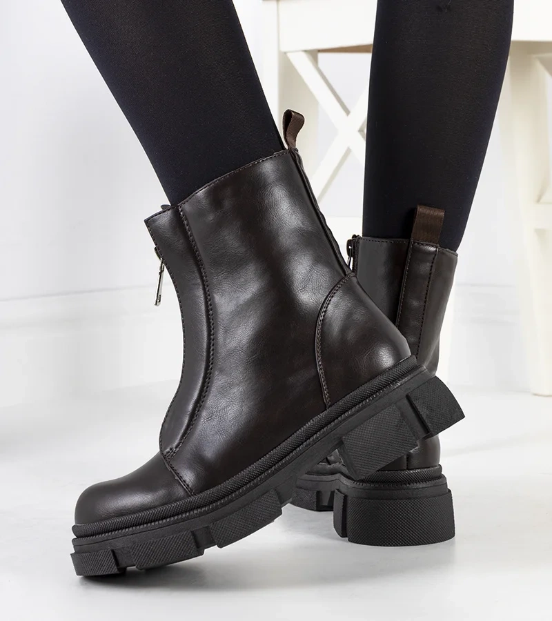 Barna bokacsizma Neal díszes cipzárral