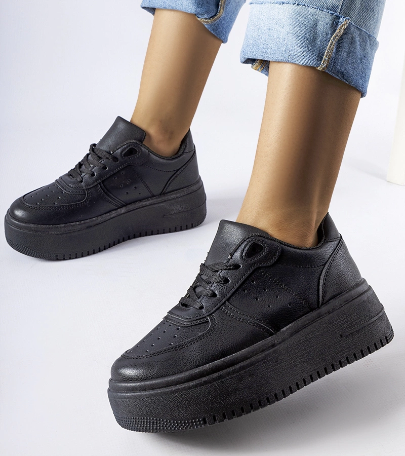 Fekete platformos tornacipők Kassab márkától