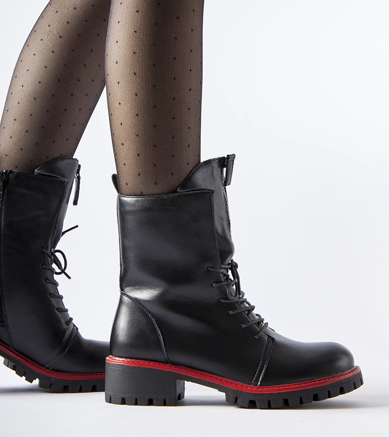 Fekete punkos cipő piros díszítéssel Elisabetta