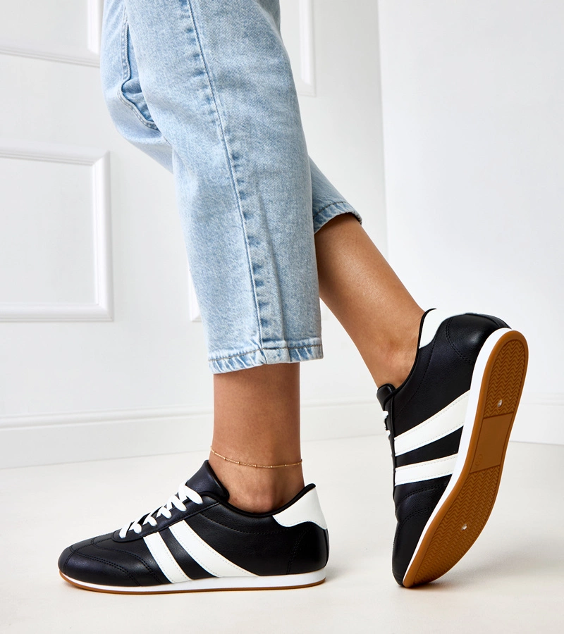 Mydland fehér betétes fekete tornacipő