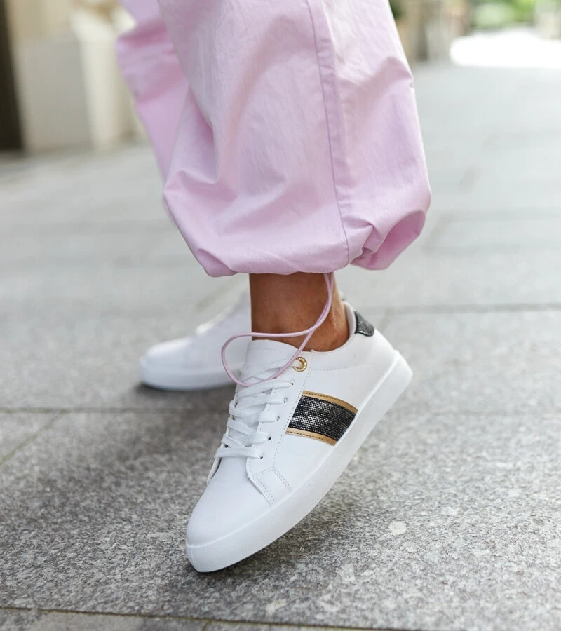 Fehér Grada díszítő csíkos tornacipő