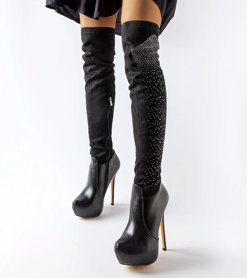 Fekete tűsarkú csizma Zaccaria