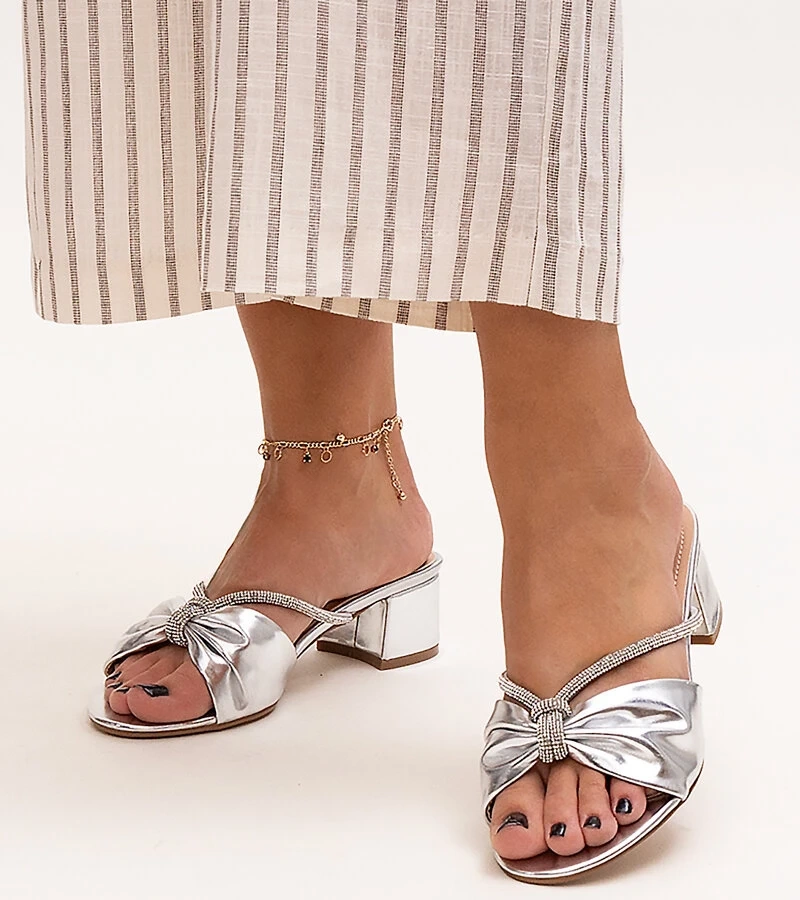 Anbrani cirkóniával díszített sarokpapucsok