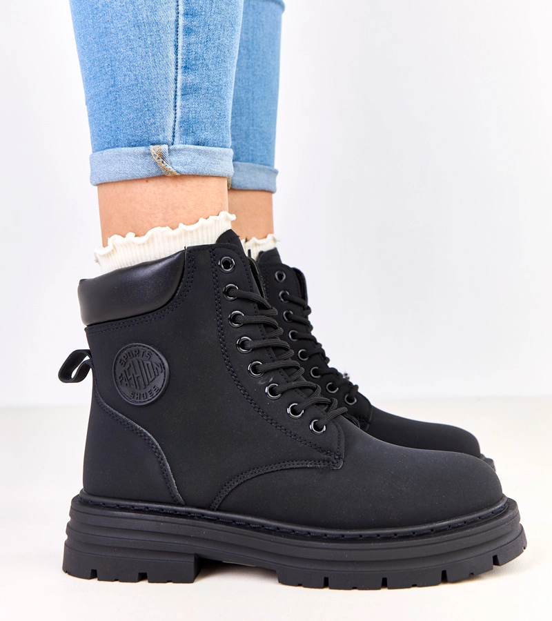 Fekete, matt műbőr, melegített bakancs Terisa