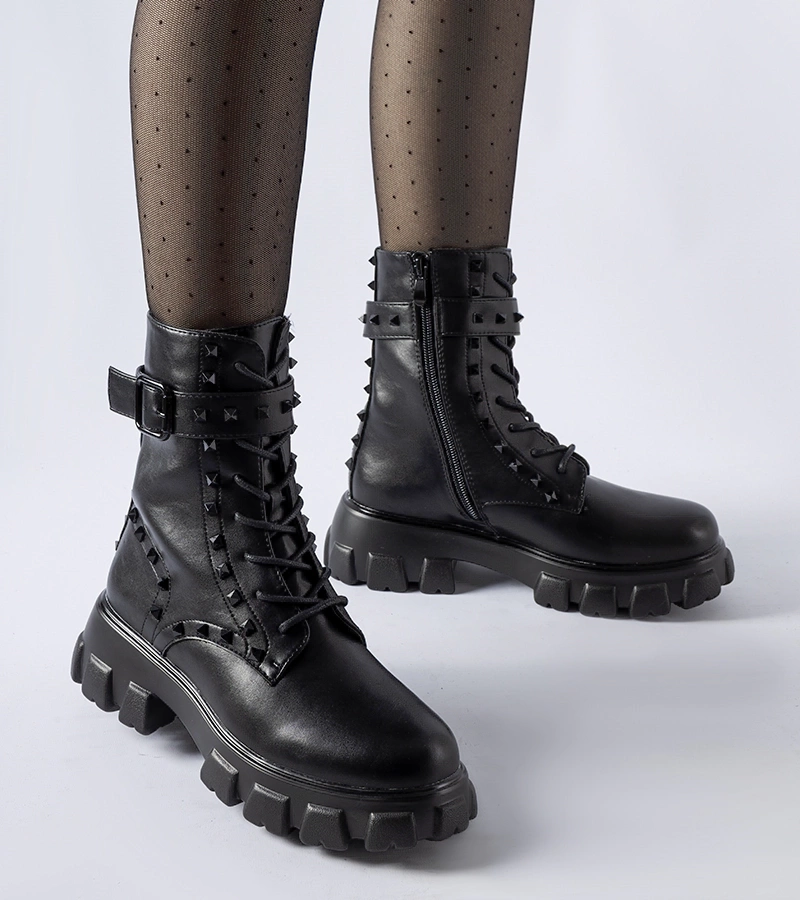 Fekete díszített szegecses Chamberlain munkásbakancsok