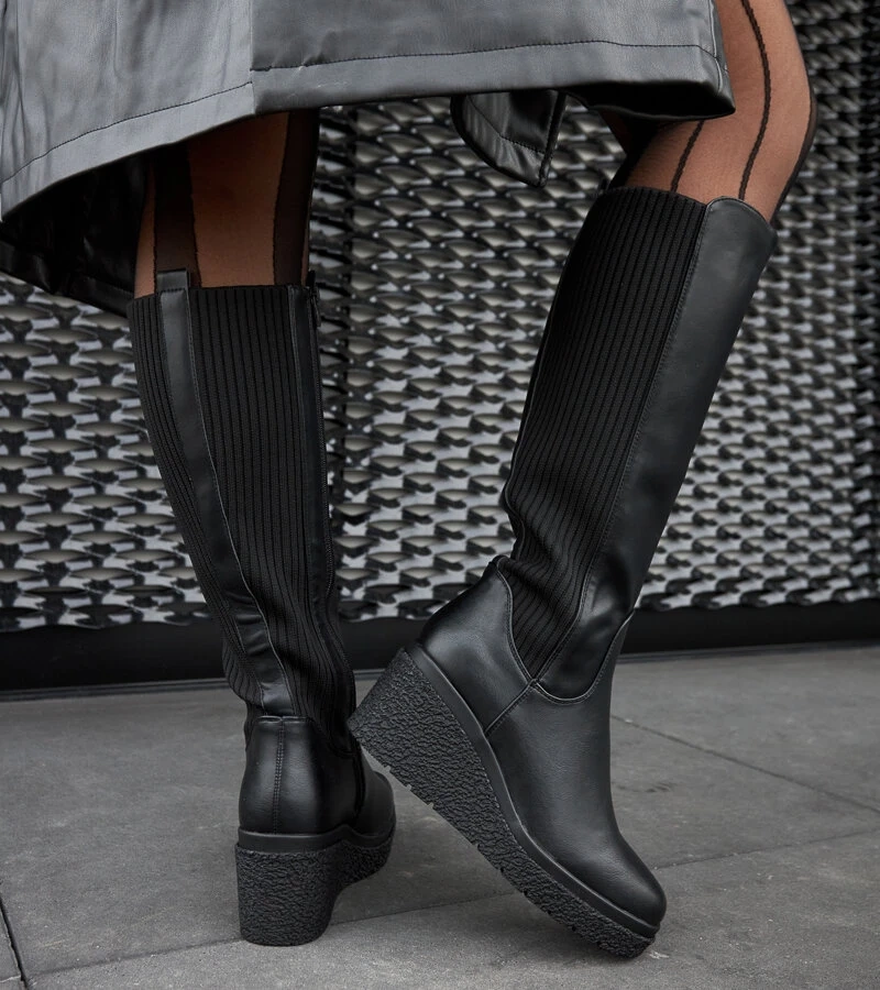 Fekete melegített talpú Monforte szőrme csizma