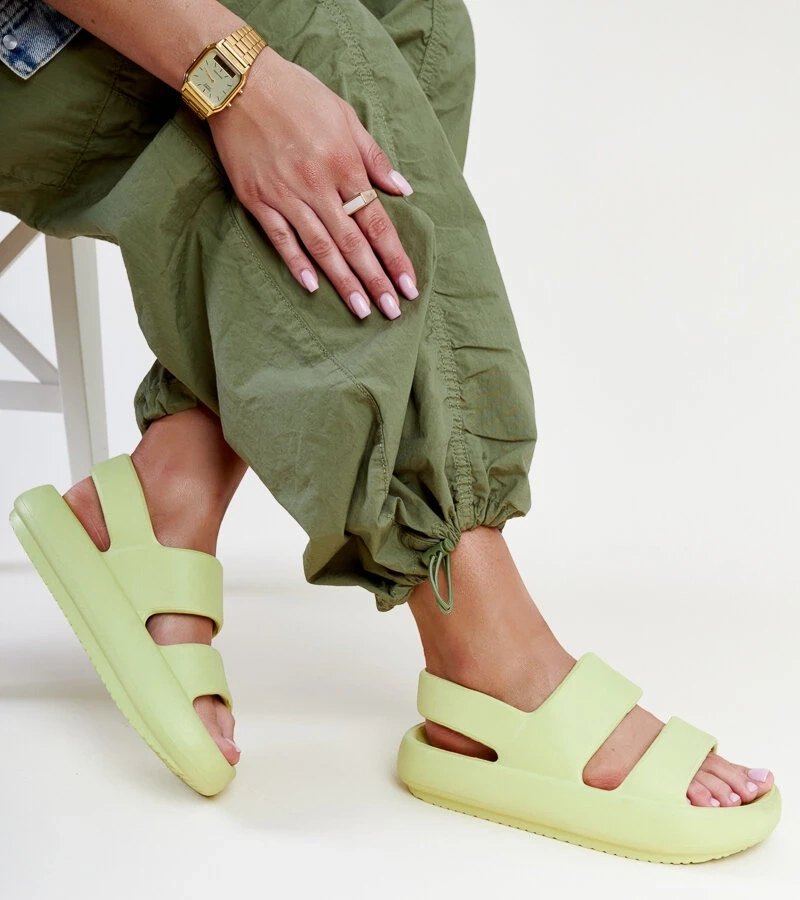 Attiana zöld szandáljai