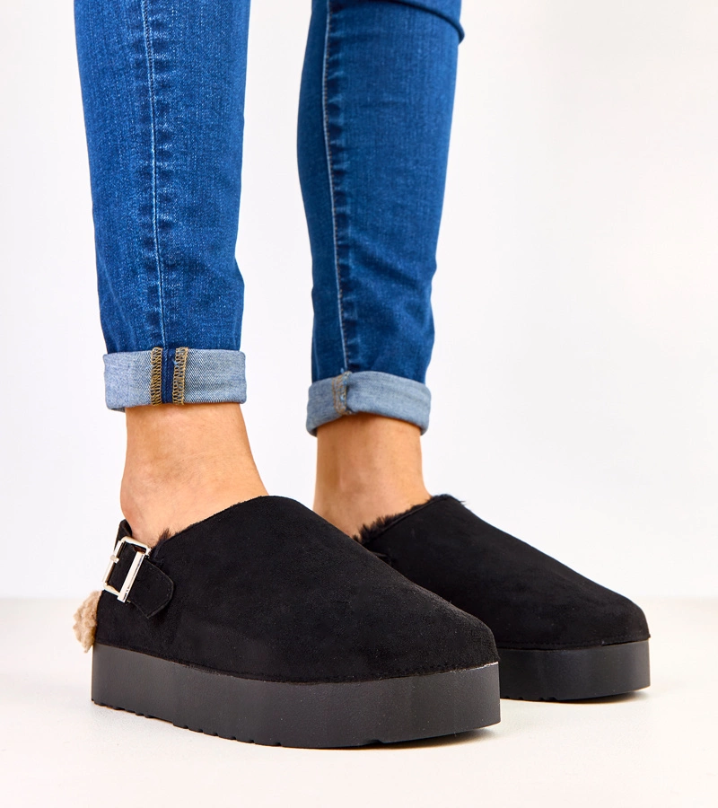 Berley fekete csatos zárt papucs