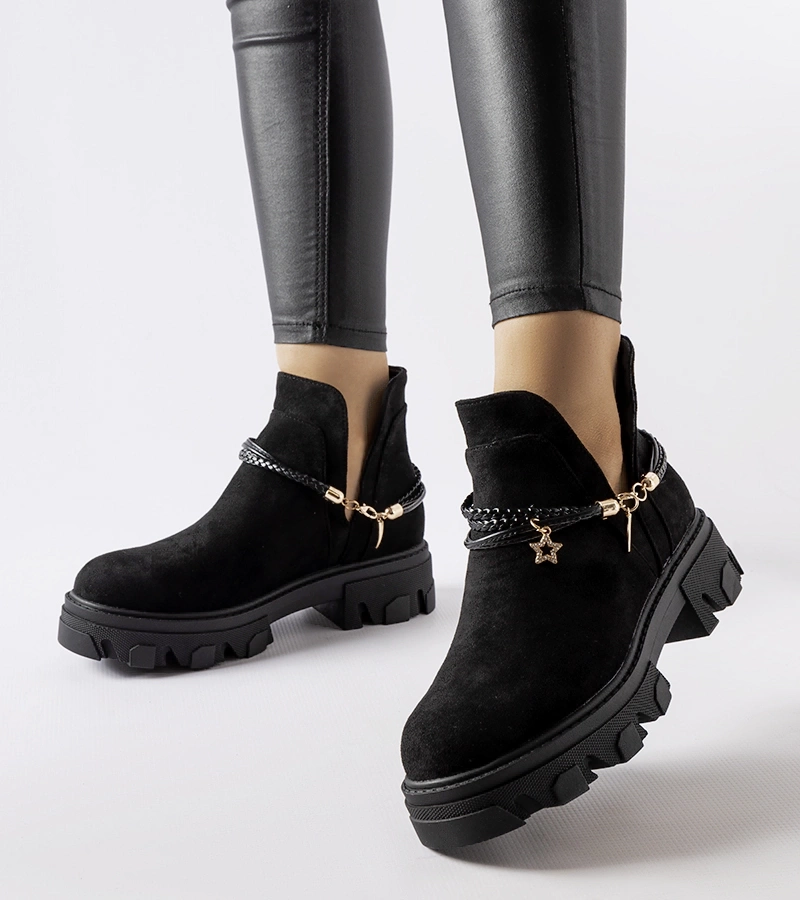 Fekete kivágott bokacsizma Accettura karkötővel