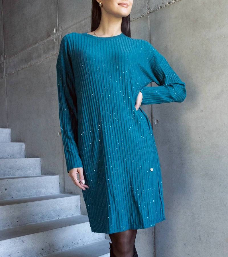 Zöld, fényes midi ruha Kadyra.