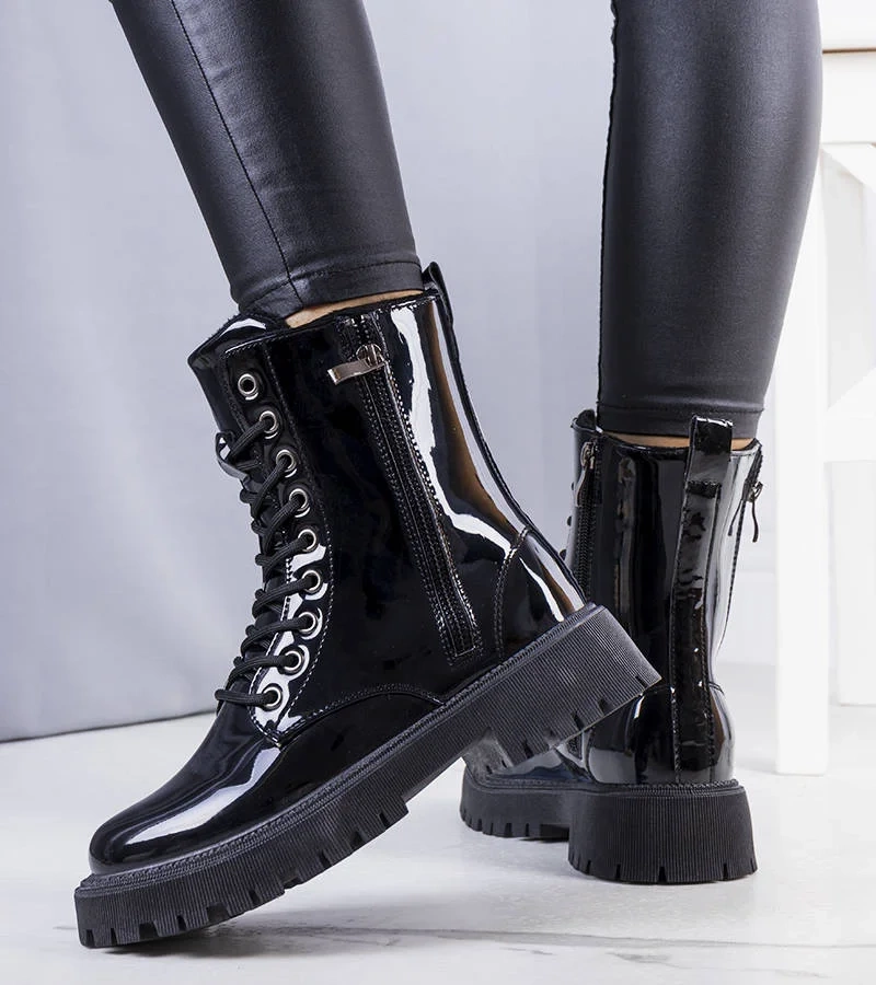 Fekete bélelt bokacsizma Sido