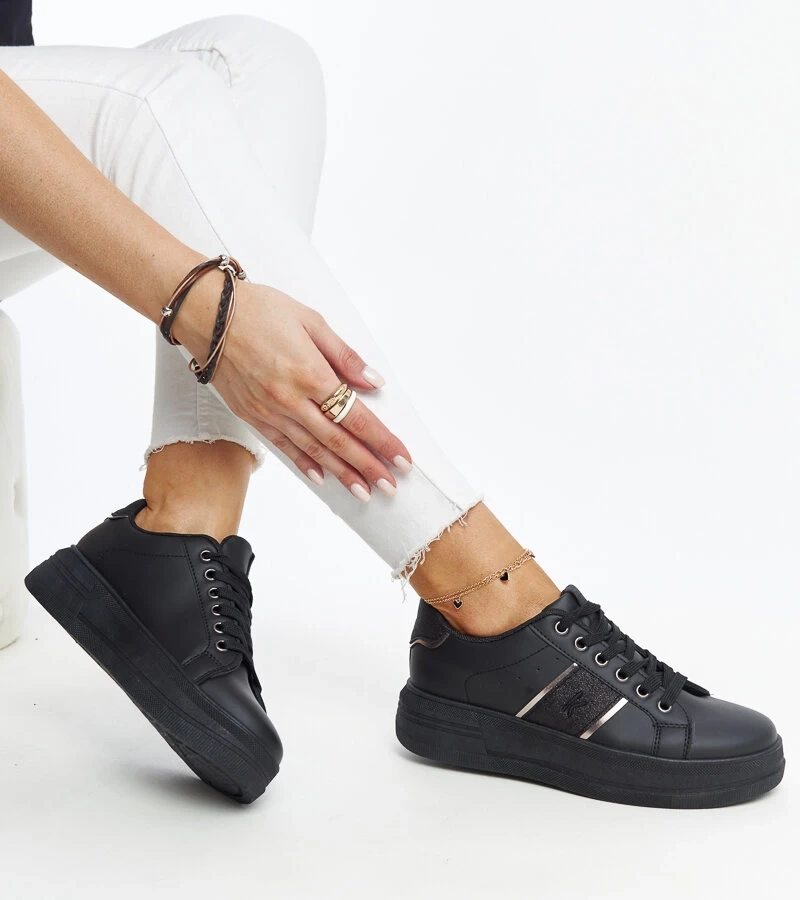 Finestra vastag talpú fekete tornacipők