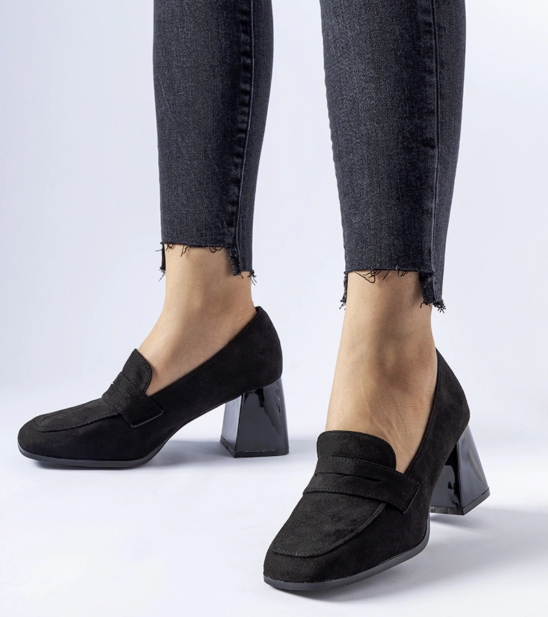 Fekete lakkozott sarokcipő Mill