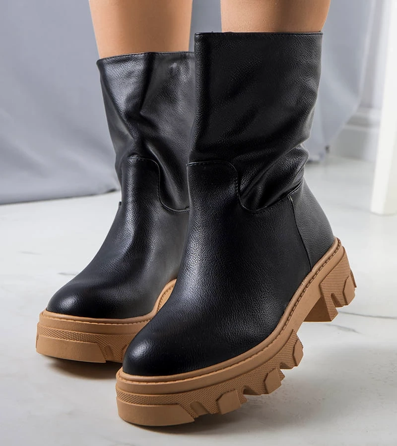 Fekete bélelt csizma Lesa