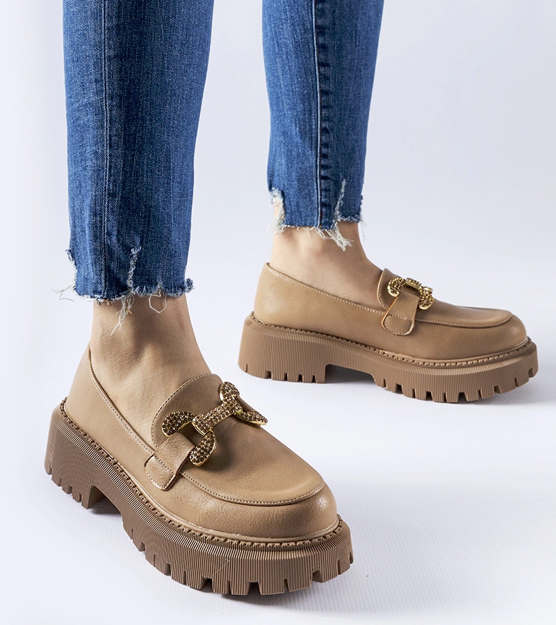 Barna cirkóniával díszített Uzzone mokaszinok