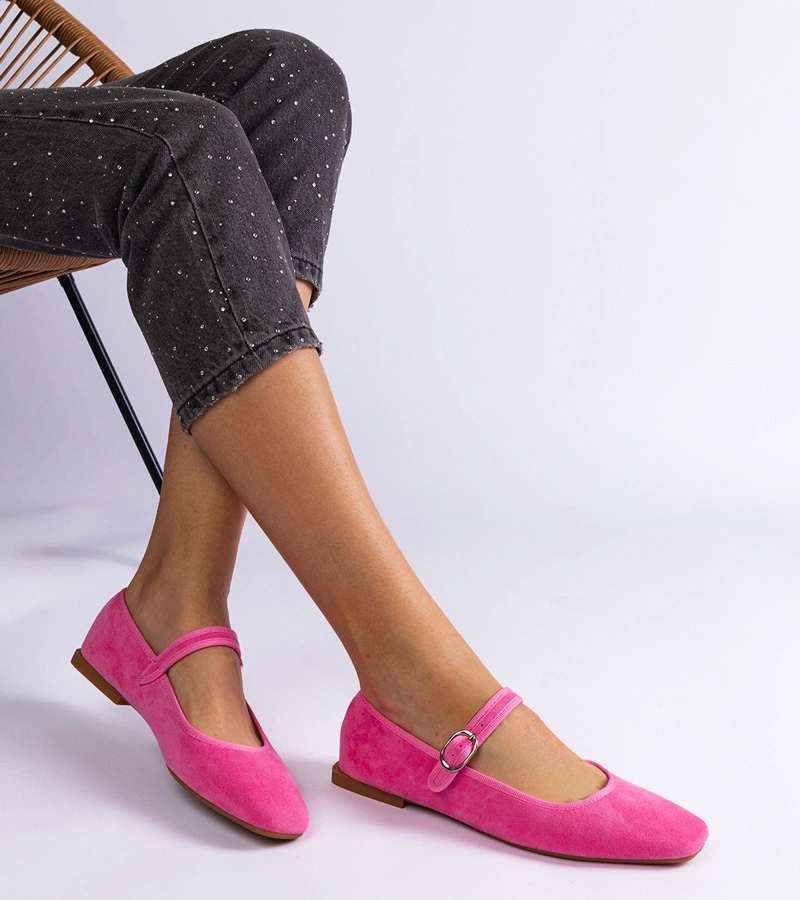 Sötét rózsaszínű balerinacipők csattal és szögletes orral Pergasa