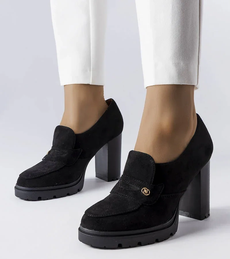 Fekete csúszós sarokkal rendelkező bokacsizma Ancelina