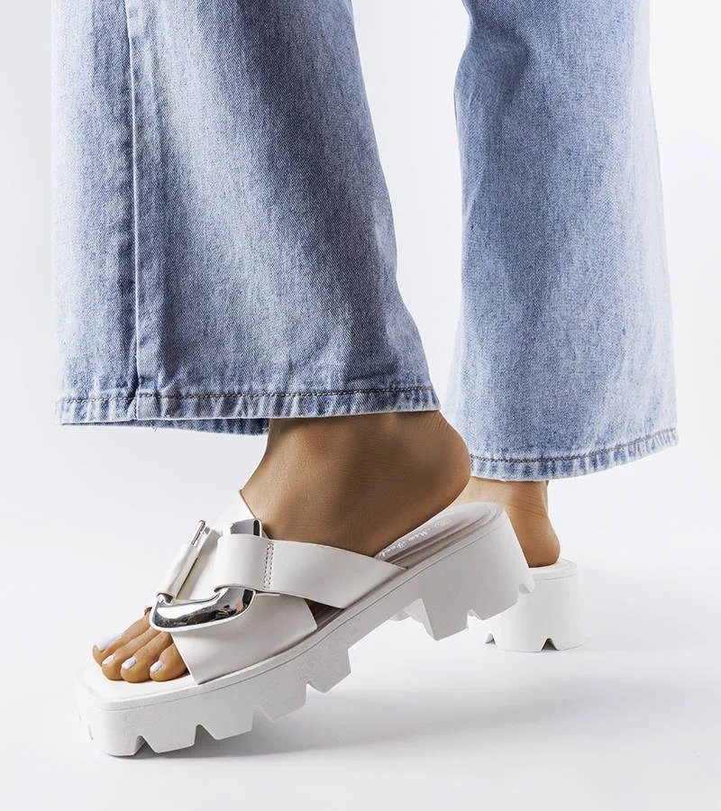 Fehér traktoros talpú papucs Carceri