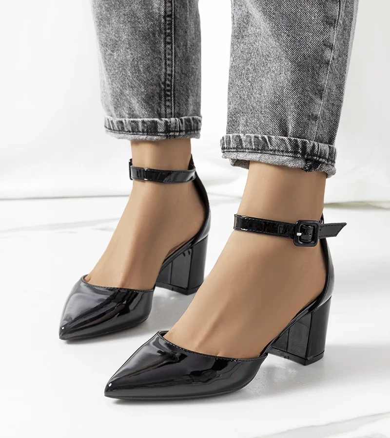 Fekete lakkozott magassarkú cipő Mubin