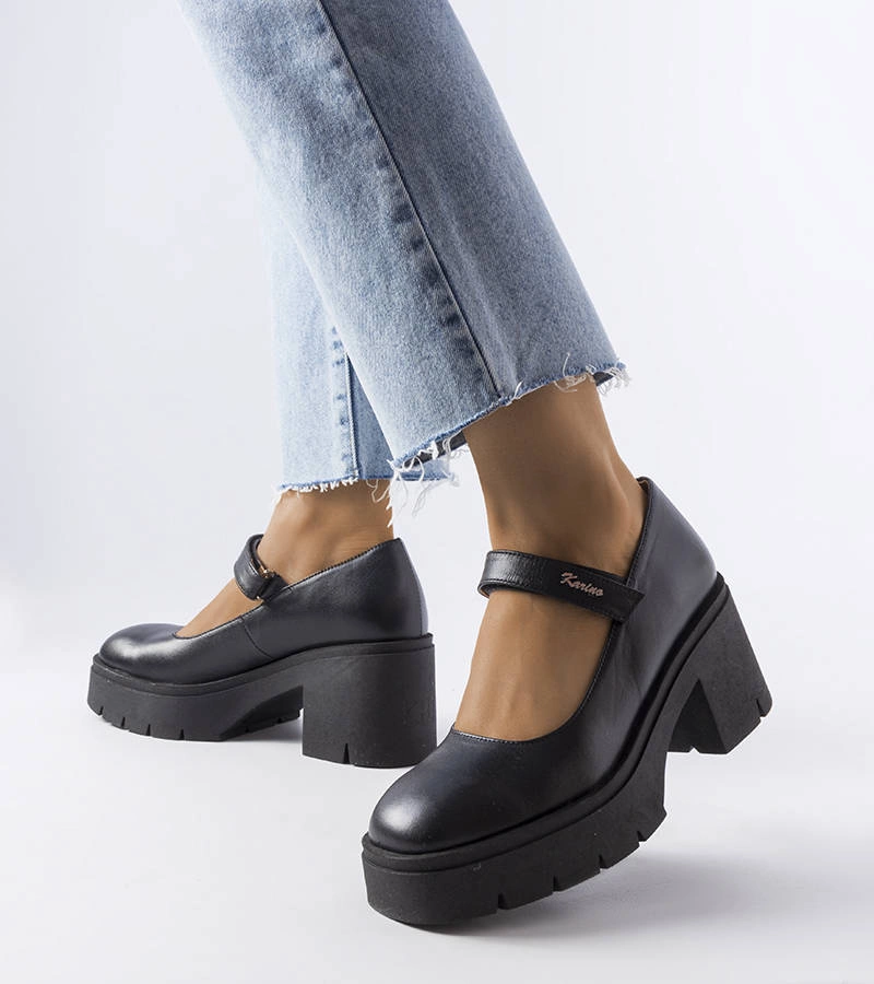 Fekete bőr sarokcipő Karino