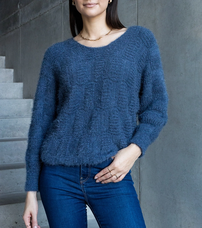 Granát színű pulóver Neveri dekoltázzsal.