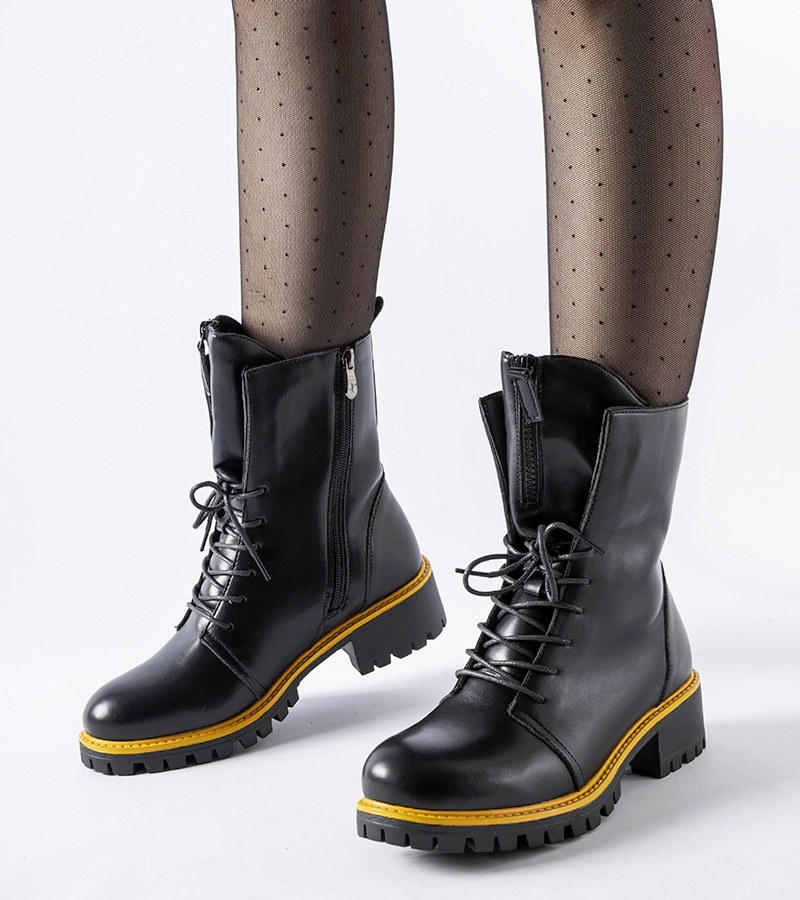 Fekete munkás csizma sárga díszítéssel Elisabetta