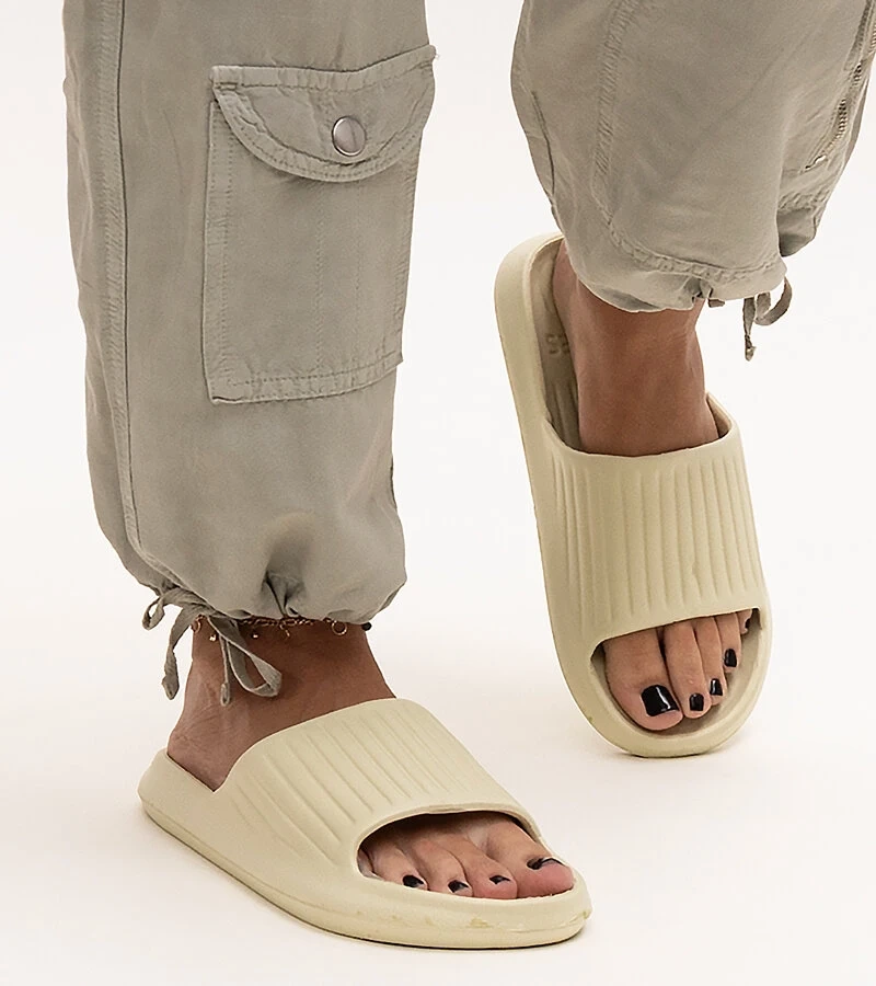 Gilly zöld habos papucsai