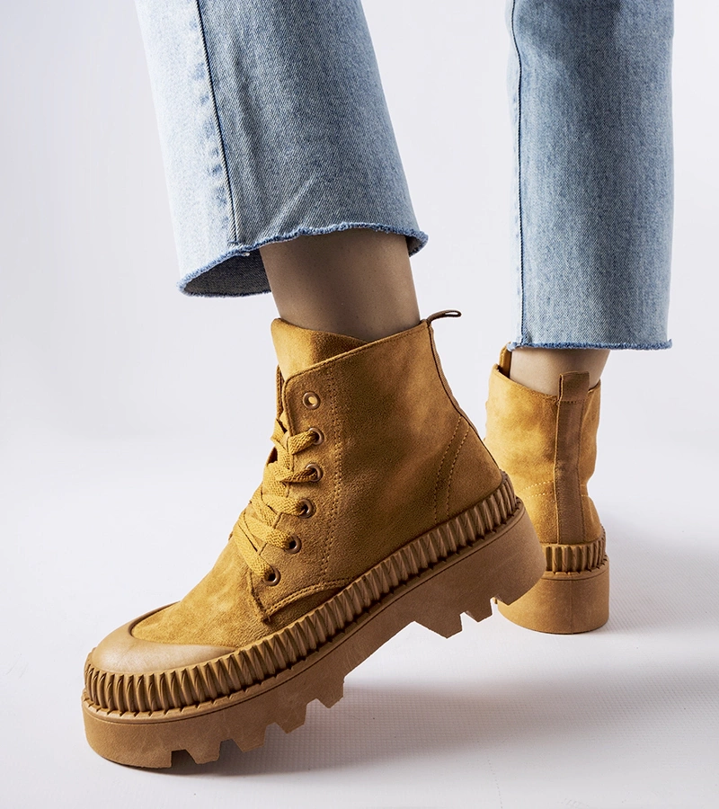 Barna magas szárú műszálas bokacipő Aida