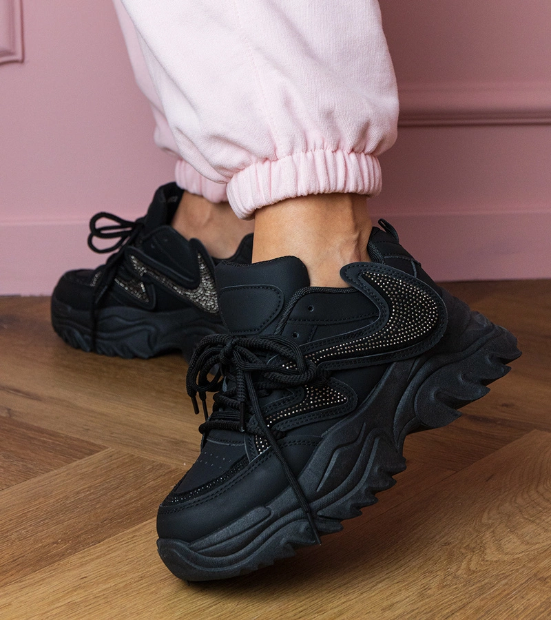 Albis cirkóniás, vastag talpú fekete tornacipő