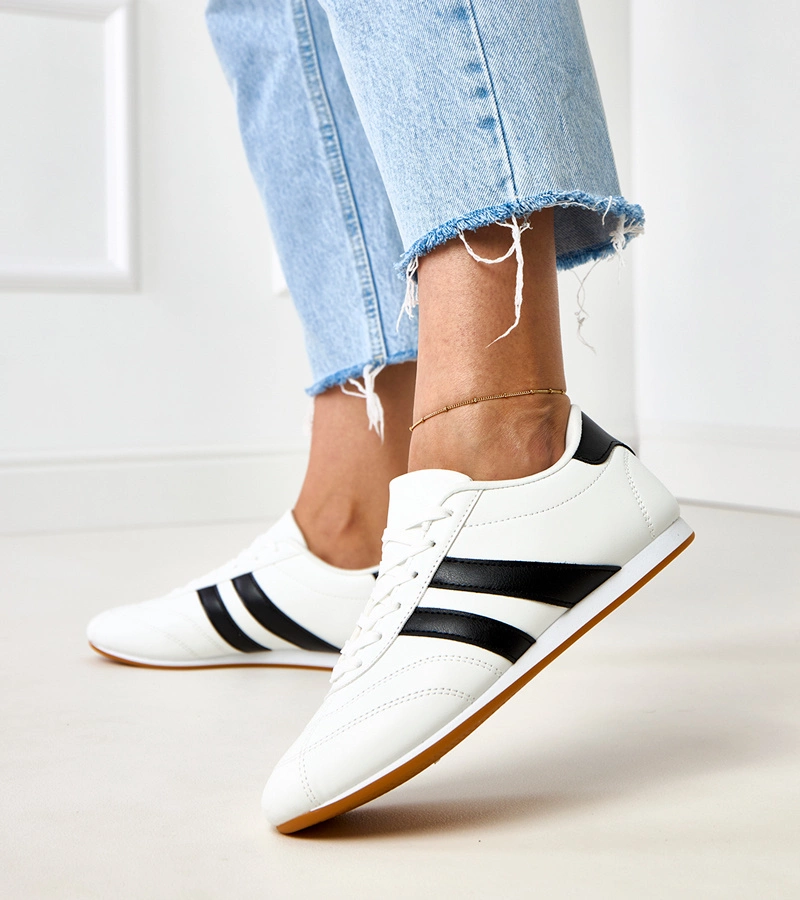 Mydland fekete betétes fehér tornacipő