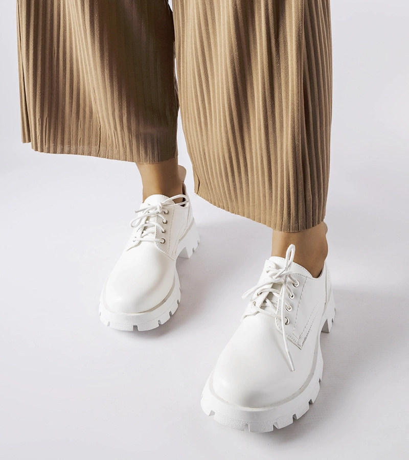 Fehér matt cipők Charleston