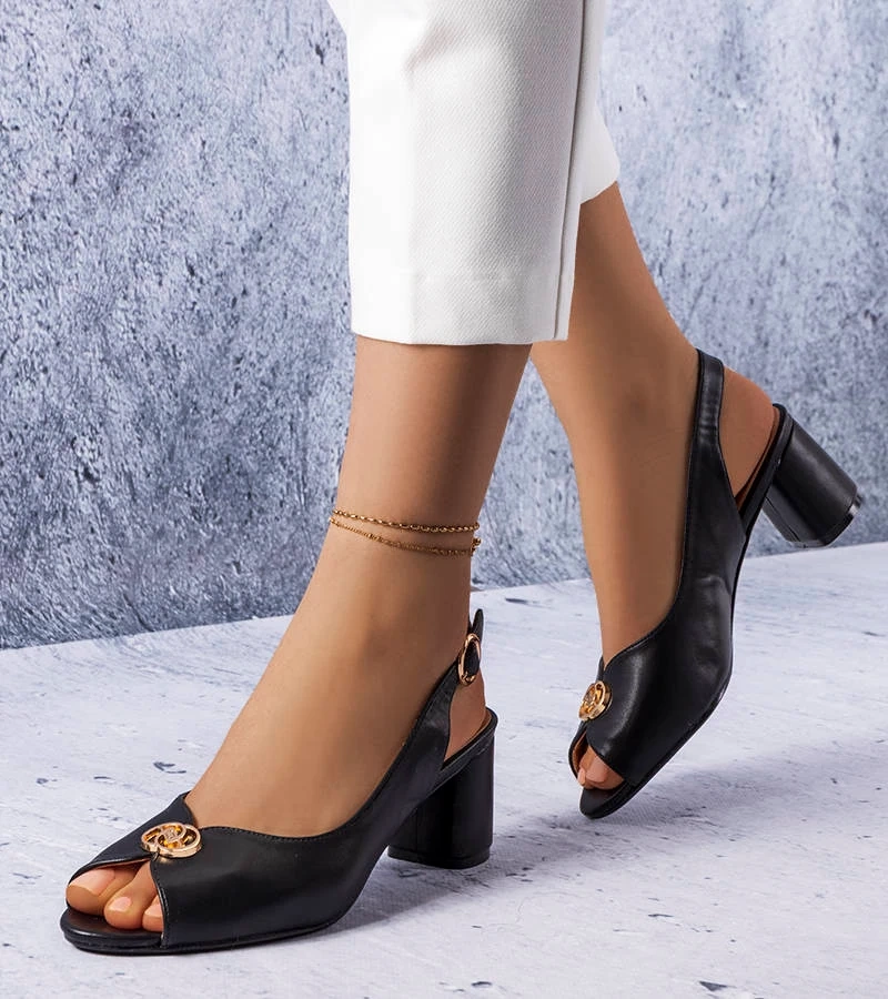 Fekete elegáns szandálok Grimard