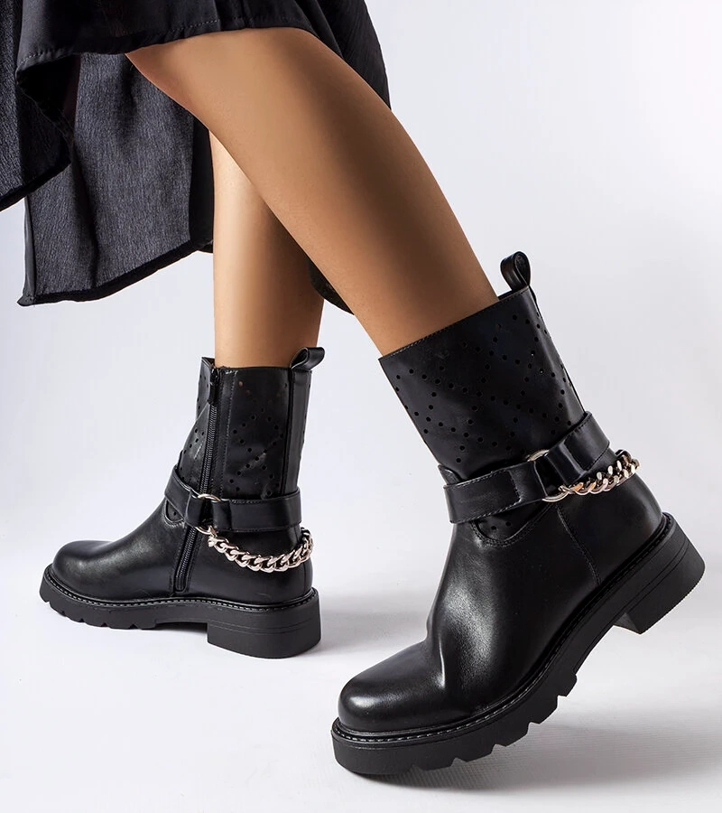 Procopio fekete csipkés bokacsizma láncos díszítéssel