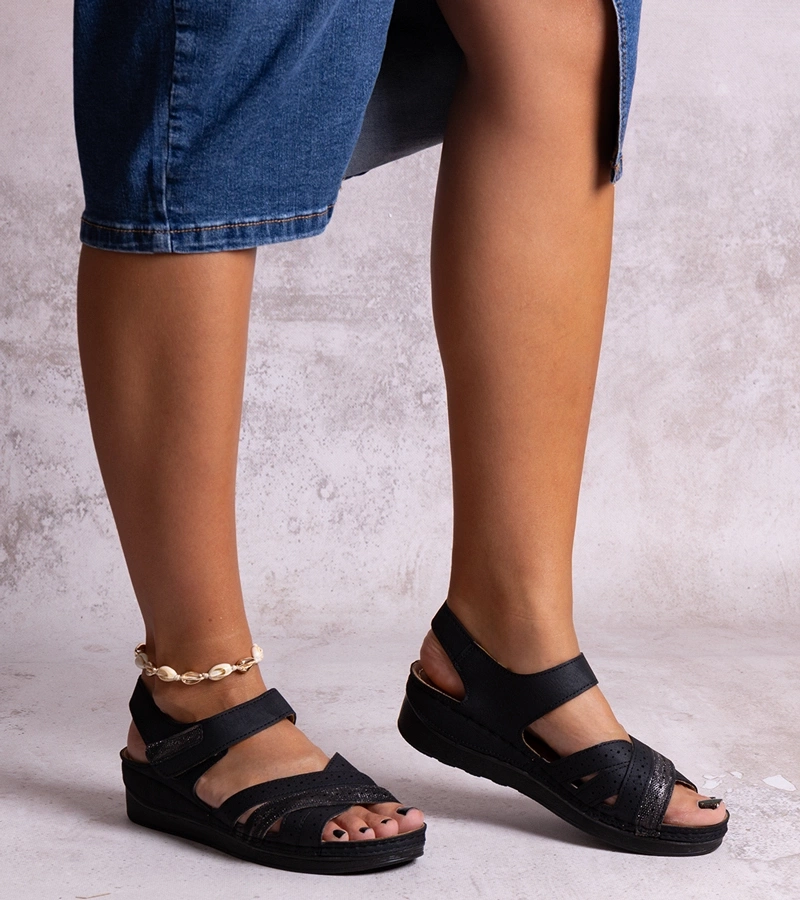 Fekete alacsony platformos Areja szandál