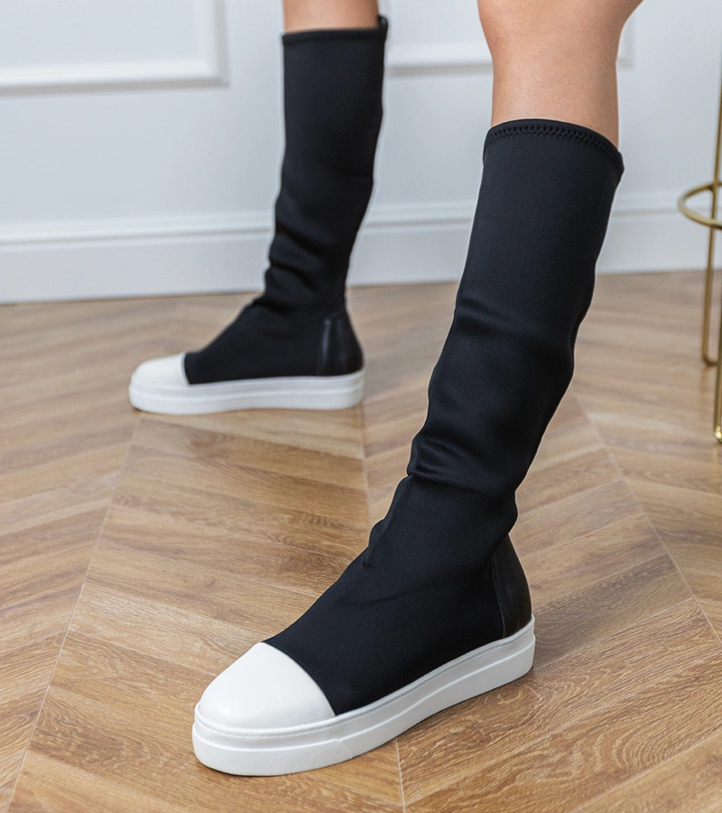 Lussa fekete anyagból készült sportos csizma rugalmas szárral