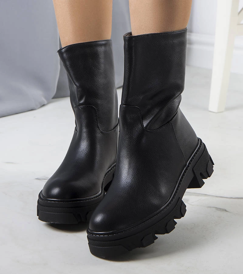 Fekete bokacsizma melegített Nasidi