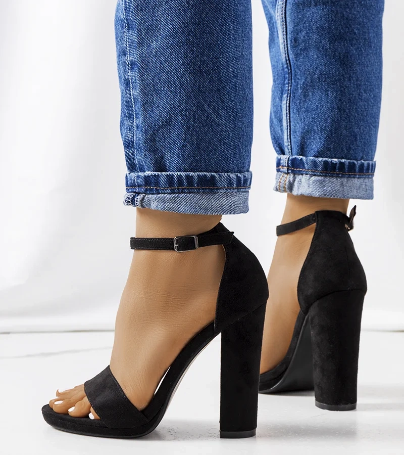 Fekete sarokszandál Karida