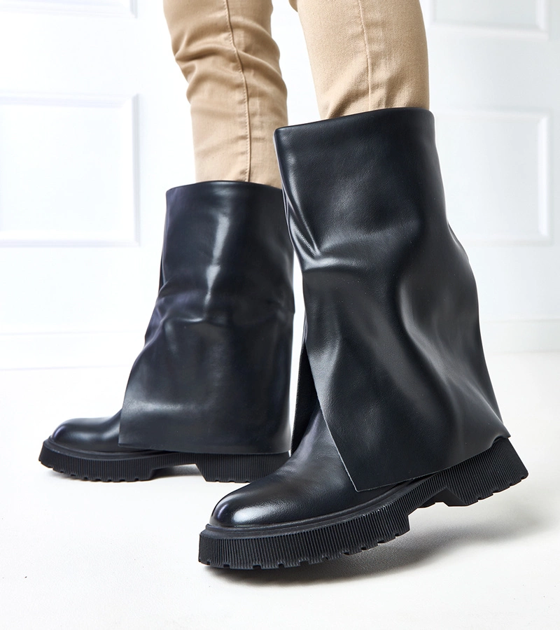 Fekete csizma felhajtott szárral Rozalia