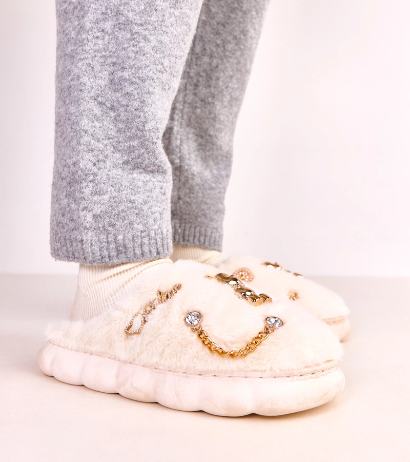 Díszes Tracy beépített fehér papucs