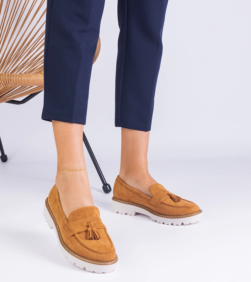 Barna női mokaszinok ökobőrből díszítéssel Balada